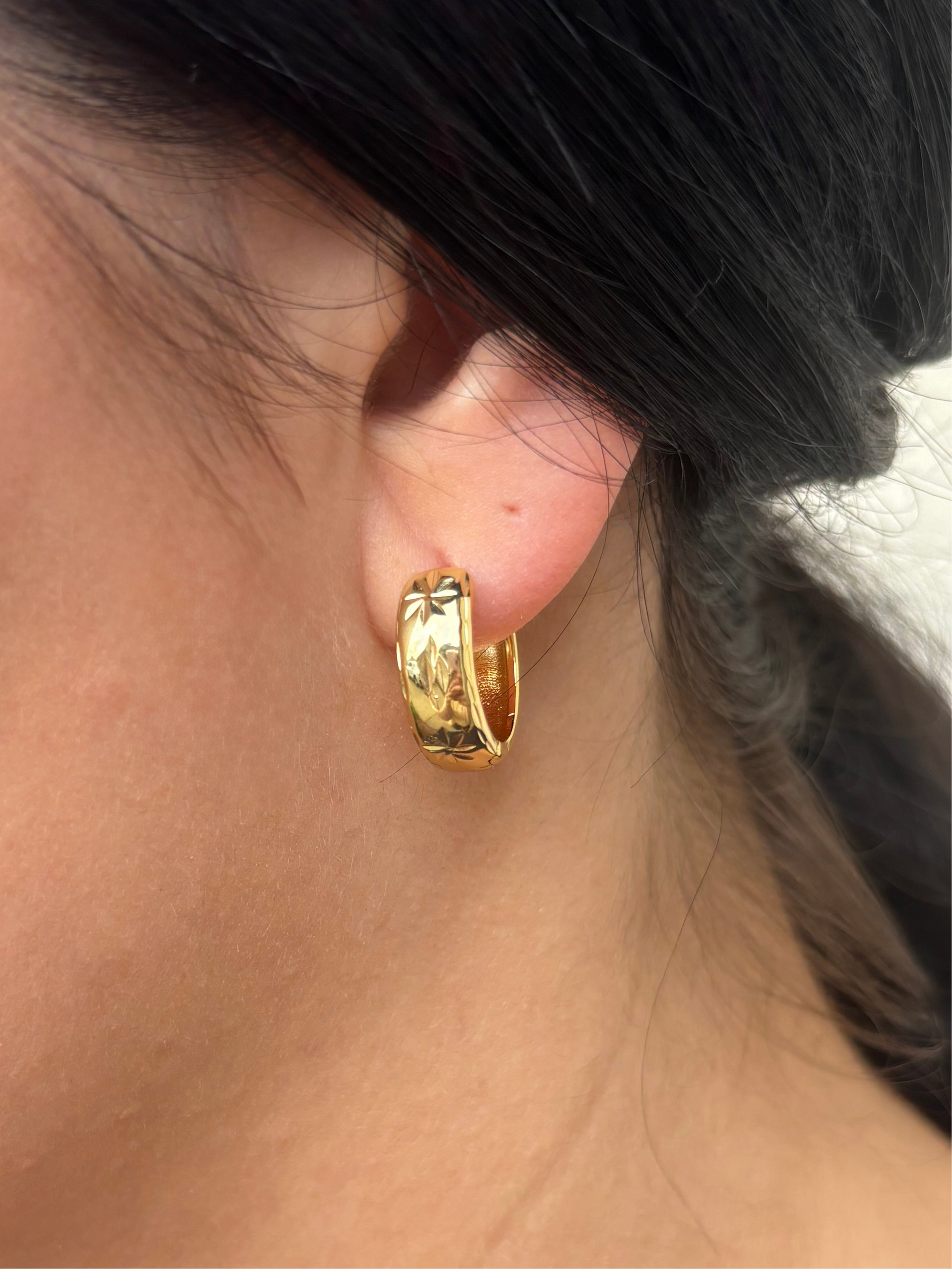 Star Carved Wide Small Huggie