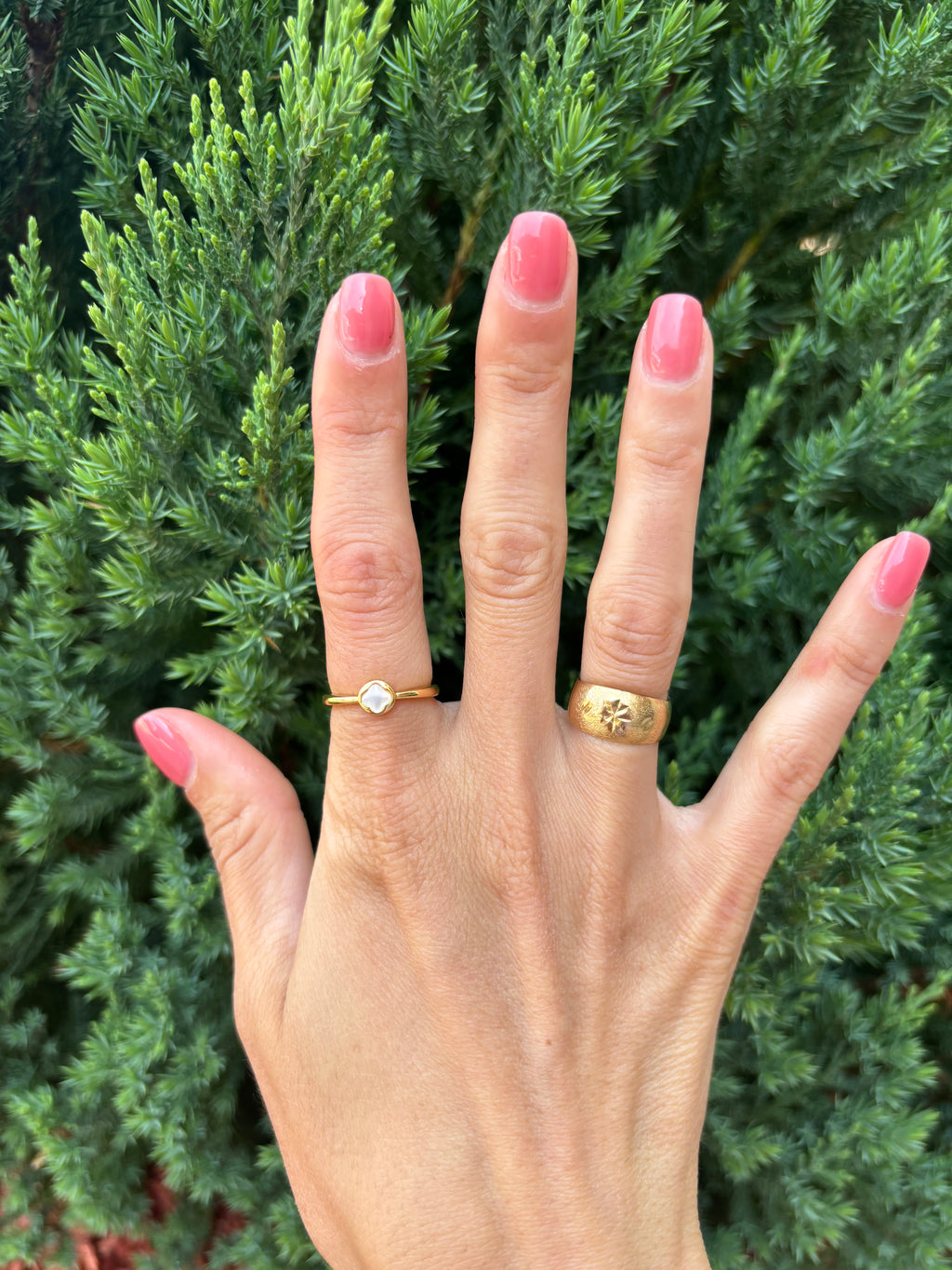Shell Pearl Clover Bezel Ring