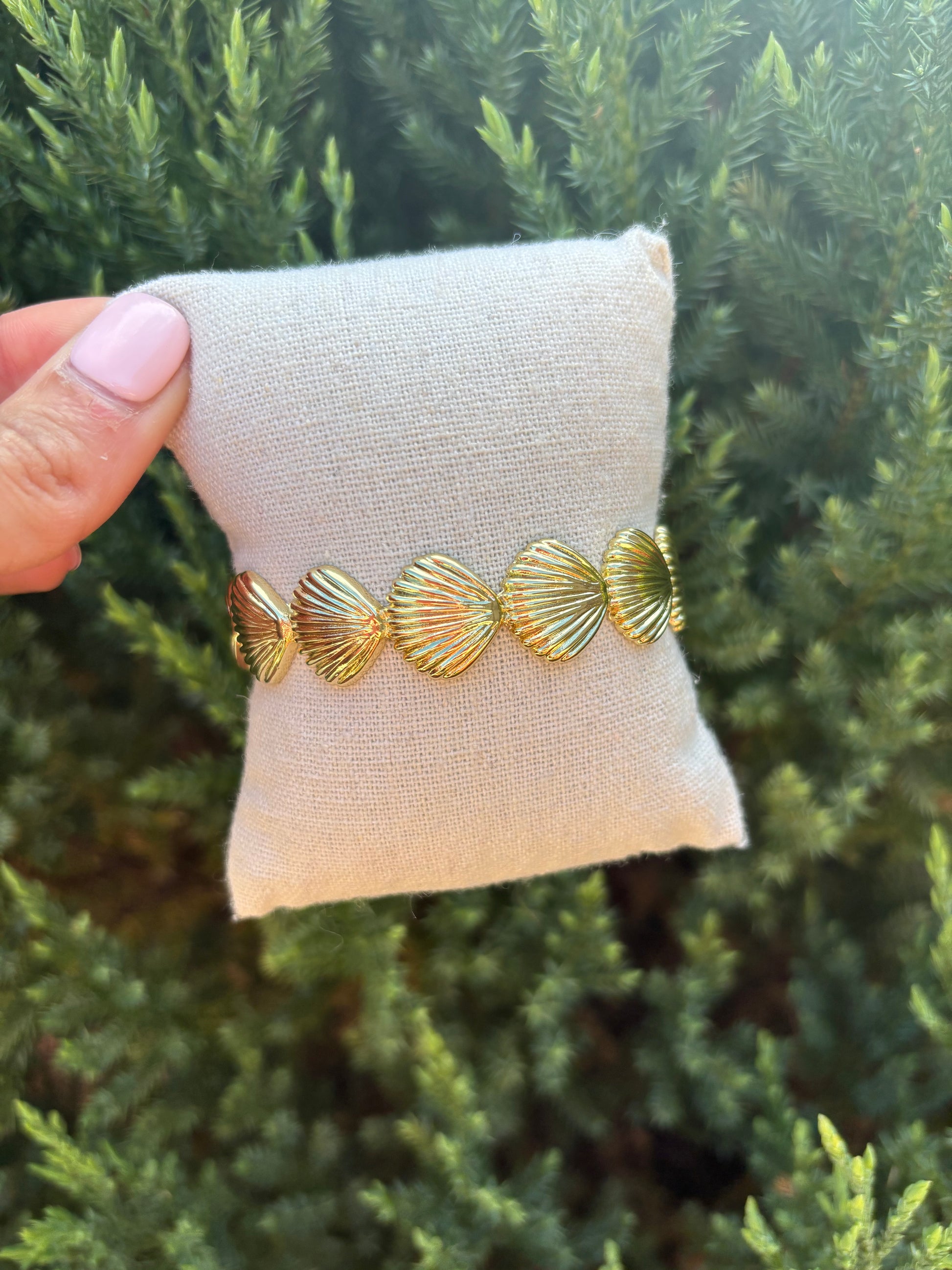 Clam Sea Shell Bangle